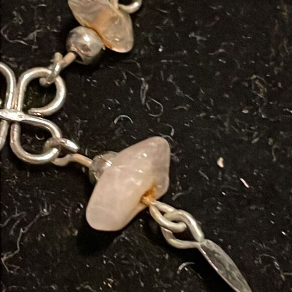 Bohemian 9” silver tone bracelet w/7 raw quartz charm dangles & hook/latch clasp - Picture 9 of 15